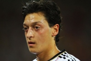 Mängija luubi all: Mesut Özil