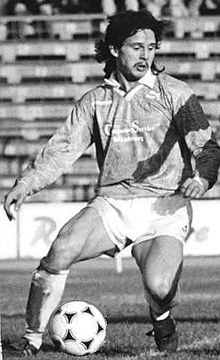 Schuster 1990. aastal mängijana FC Magdeburgi värve kaitsmas (Foto: wikipedia.org)