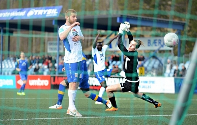Kaimar Saag paneb palle võrku Norras. Foto: Nybergsund