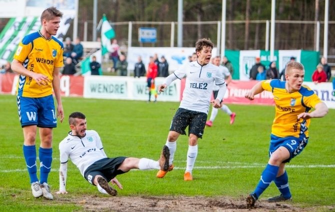 Tarvas sai taas Narvas punkti, Flora ja Kalju võitsid