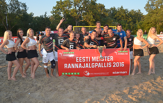 Läinud aastal krooniti Eesti meistriks rannajalgpallis FC Valicecar. Foto: rannajalgpall.ee
