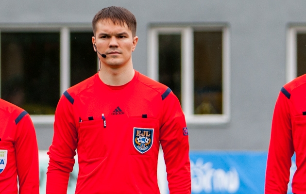Grigori Ošomkov on üks kahest FIFA kategooriaga Eesti saalijalgpallikohtunikest. Foto: Gertrud Alatare