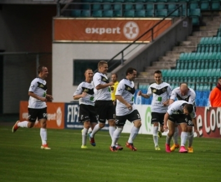 Tartu Merkuur loobus kohast Esiliiga B-s  (Sillamäe Kalevi duubelvõistkond jätkab) 