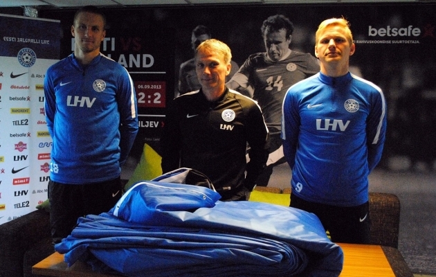 Eesti koondise fännid said omale hiigelsuure lipu