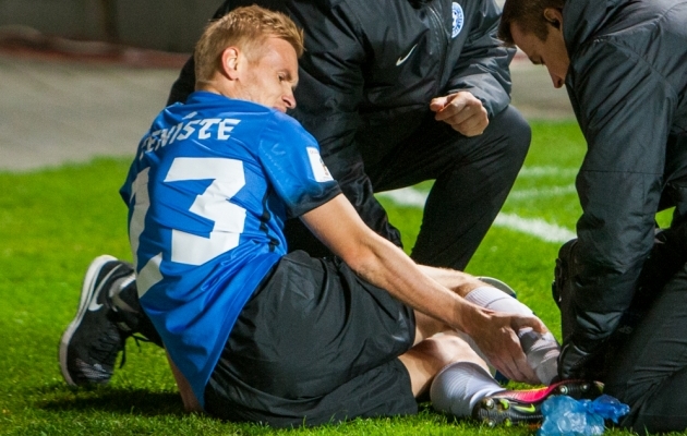 Teniste vahetati vigastuse tõttu välja
