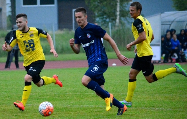 Oskar Berggren (vasakul) naasis oma kunagisse koduklubisse väravasöödu toonud mänguga. Foto: Liisi Troska