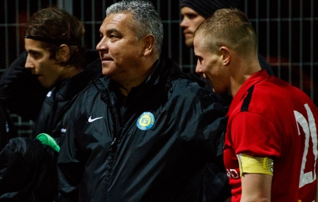Transi peatreener Adjam Kuzjajev keskel. Foto: Oliver Tsupsman