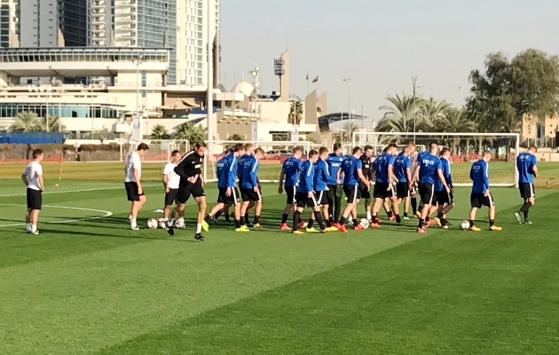 Eesti koondis Abu Dhabis mängueelsel treeningul.
