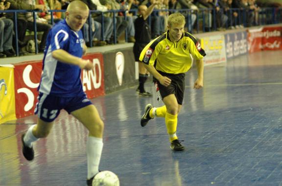 Aasta 2007. Midenbritt vs Nikolai Mašitšev (TVMK) Aastalõputurniiril. Foto: Soccernet.ee (arhiiv)