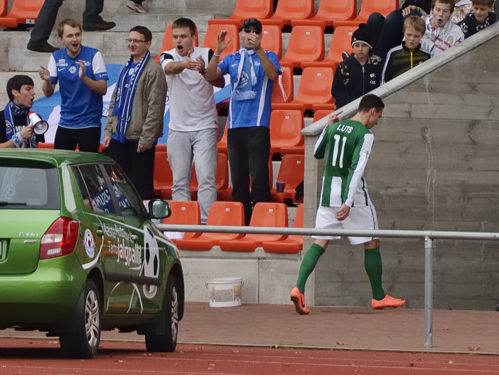 Foto: Luts näitas Tartu fännidele keskmist sõrme  (lisatud video!)