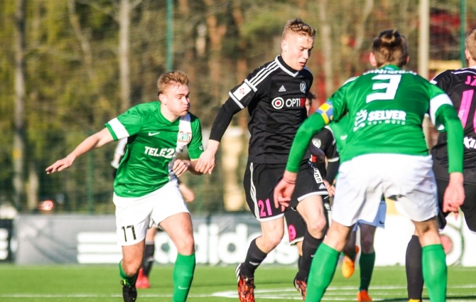 Esiliiga aprilli sümboolne koosseis - naaseme traditsioonilise 4-4-2 juurde