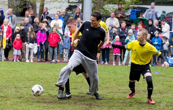 Fotod: Jari Litmanen pühkis putsadelt tolmu ja osales Rocca al Mare Kooli heategevusmängul