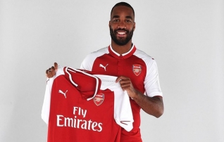 Lacazette vajas skoorimiseks 15 minutit, Mertesacker lõi akrobaatilise värava