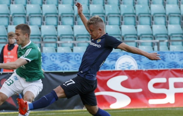 Poljakov oli vooru k&otilde;ige t&auml;psem vastase karistusalasse s&ouml;&ouml;tja. Foto: Oliver Tsupsman