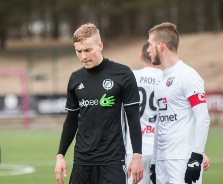 Juba sõdurisoengus Klein läheb vägeva mängu pealt aega teenima  (hinda mängijaid!) 
