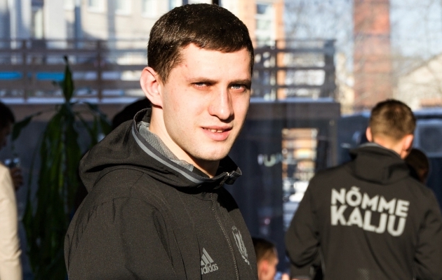 Volkov tähistas lepingut duubliga