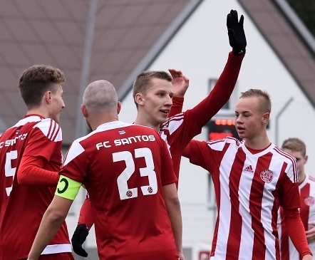 Millenniumi lõpus sündinutele toetuv Santos proovib jalga esikolmiku ukse vahele saada