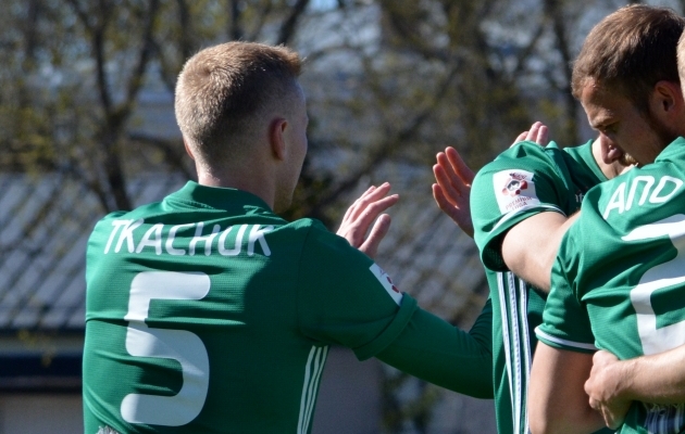 Levadia m&auml;ngis palli v&auml;ga palju l&auml;bi Juri Tkat&scaron;uki. Foto: Liisi Troska