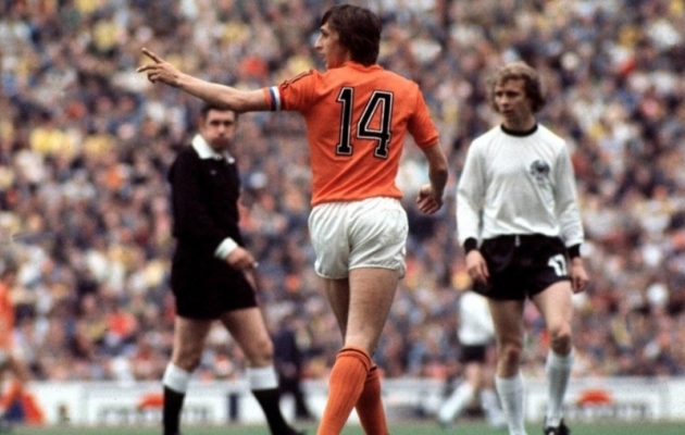 Johan Cruyff ja ikooniline 14. Foto: theballcock.com