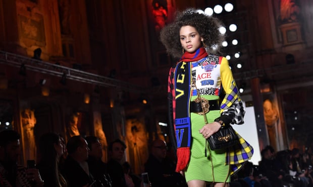 Versace jalgpallisall. Foto: fashionista.com