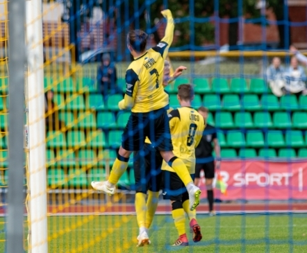 Jalgpallisõda Viljandis: Heroli maagia otsustas väga ebasõbraliku derbi  (galerii!) 