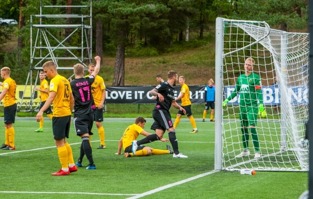 Taganemisruumi ei ole: Vapruse viimased hingetõmbed  vs  pingetest pulbitsev Kalju