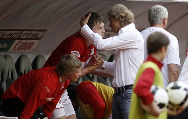 Noor Dzjuba ja Karpin s&otilde;japlaani arutamas. Foto: ss.ru