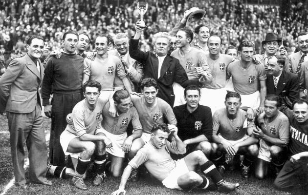 Benito Mussolini ajal l&otilde;i Itaalia jalgpall &otilde;itsele. Foto: gentlemanultra.com