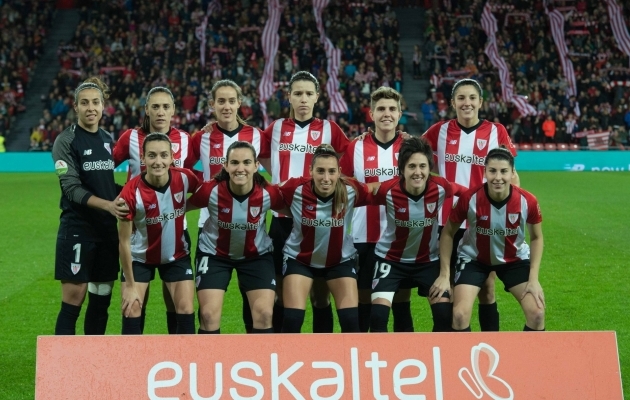 Athletic Bilbao naiskond enne karikam&auml;ngu Atleticoga. Foto: Athletic Bilbao