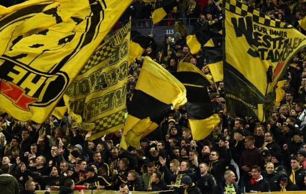 Dortmundi Borussia f&auml;nnid Wembley staadionil. Foto: UEFA Twitter