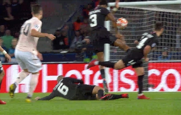 Olukord m&otilde;ned sekundid hiljem, kus l&ouml;&ouml;k on Kimpembe k&auml;tt tabanud. Foto: UEFA