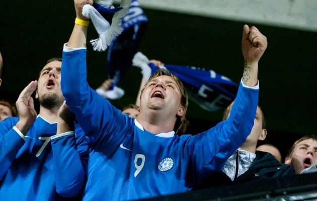 Eesti koondise fännid 2011. aastal toetamas meeskonda matšis Põhja-Iirimaaga. Foto: Hendrik Osula