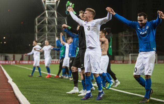 Eesti meeskond pärast võitu fänne tänamas. Foto: Jana Pipar / EJL