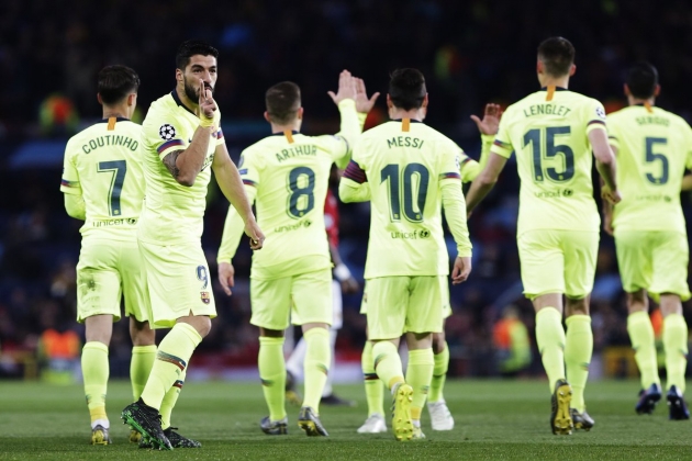 FC Barcelona asus juhtima 12. minutil, kui Luis Suarez suunas peaga v&auml;rava eest l&auml;bi Lionel Messi tsenderduse. Pall l&auml;ks v&auml;ravasse Luke Shaw puutest ja kirja omav&auml;ravana. Foto: FC Barcelona Twitter
