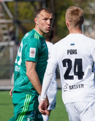 Levadia keskkaitsja Jevgeni Ossipovi (paremal) esitus eelmise n&auml;dala m&auml;ngus N&otilde;mme Kaljuga oli kohutavalt halb. Foto: Oliver Tsupsman