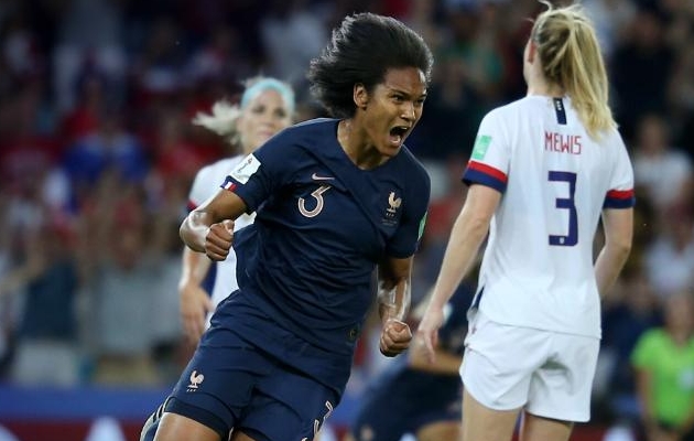 Wendie Renard tähistamas USA-le löödud väravat, millest kokkuvõttes aga edasipääsuks ei piisanud. Foto: FIFA Twitter