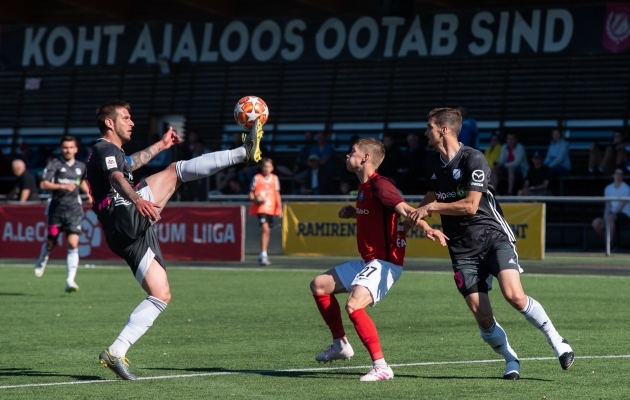 VAATA JÄRELE: Kalju ja Trans tegid Narva vihmasajus viigi