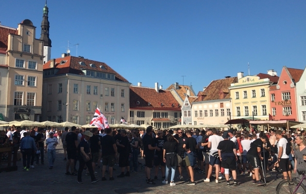 Frankfurdi Eintrachti fännid täna Tallinna Vanalinnas. Foto: Brit Maria Tael