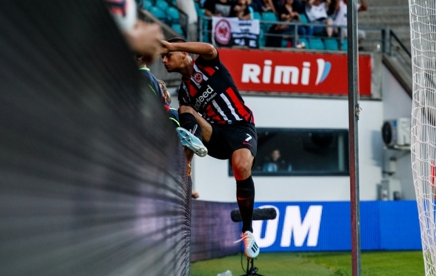 Viimasena naeris siiski Eintracht, sest 71. minuti Dejan Joveljici peal&ouml;&ouml;gist v&otilde;eti 2:1 v&otilde;it. Foto: Oliver Tsupsman
