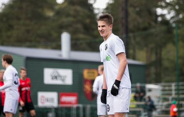 Tabasalu läkitas Kalju U21 kaitsjale iroonilise 