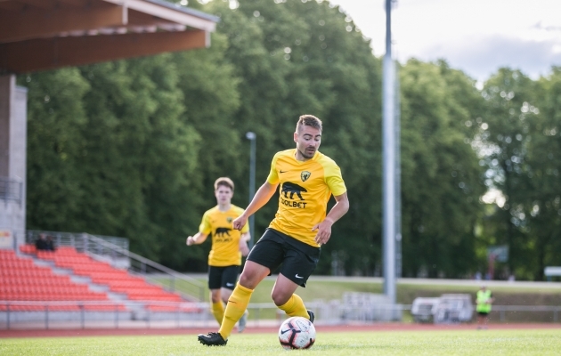 VAATA JÄRELE: Vaprus võitis Tarvast tänu poolaja viimase sekundi väravale