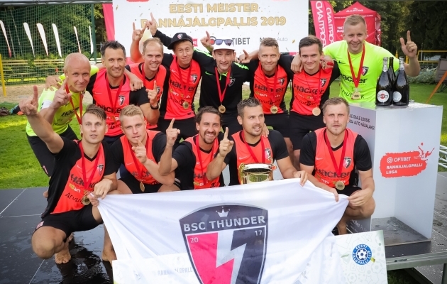 Tiitlikaitsja on  BSC Thunder Häcker. Foto: Beach Soccer Estonia Facebook