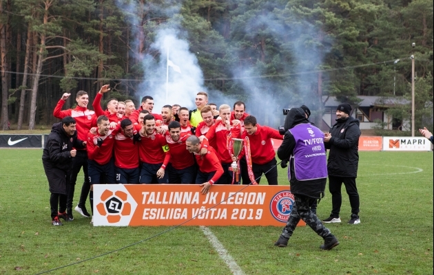 VAATA JÄRELE: Legion tõstis võimsalt teenitud Esiliiga karika pea kohale  (galerii!) 