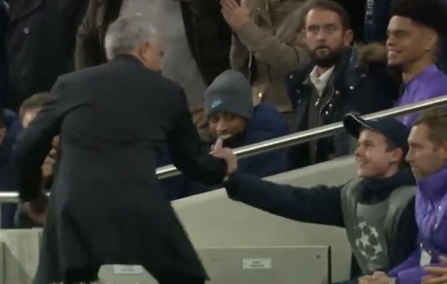 Video: Mourinho tänas ja kiitis Tottenhami väravani aidanud pallipoissi