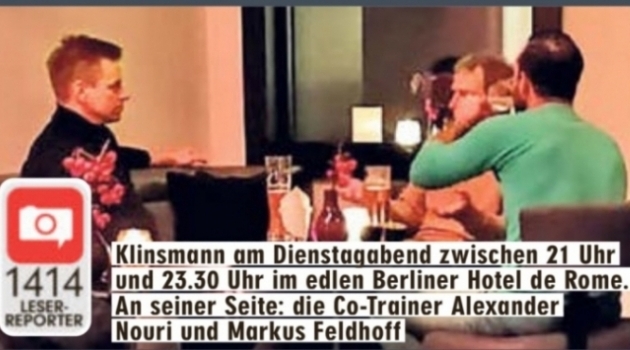 Ajalehe Bild lugeja fotokl&otilde;ps eelmise n&auml;dala teisip&auml;eva &otilde;htust, kui J&uuml;rgen Klinsmann (oranžis kampsunis) Berliini saabununa kolleegidega Hertha peatreeneri t&ouml;&ouml; &uuml;le esimesi m&otilde;tteid vahetas. Foto: Andres Must / Bild / BZ