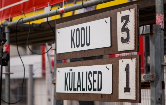 Suur hulk inimesi soovivad tulemust teada saada ise m&auml;ngu vaadates. Foto: Oliver Tsupsman