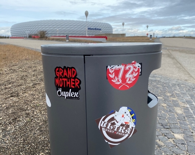 Teekond Allianz Arenale on kultuuriliselt v&auml;rvikirev. Foto. Andres Must