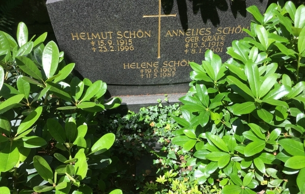 Helmut Sch&ouml;ni hauakivi. Foto: Andres Must