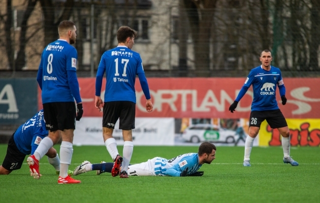 Kas kunstmurul mängimine annab nõrgemale eelise?