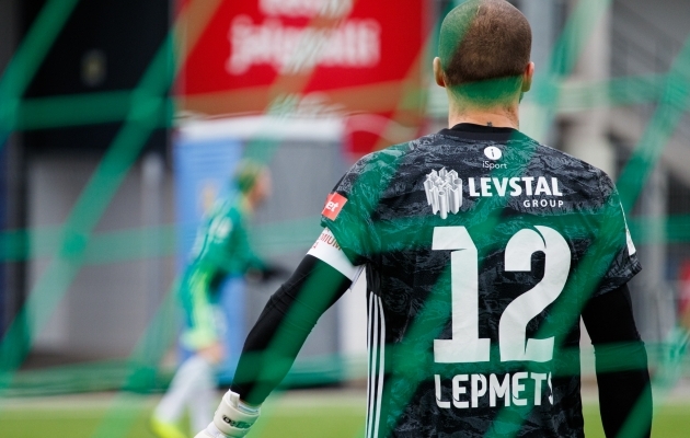 Kunagisse koju naasvat topelthaavatud Levadiat ootab tuttava näoga näljane uustulnuk